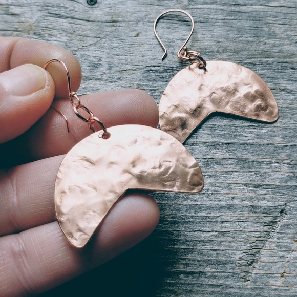 SOLD🎉HP🎉🌿 Hammered Copper Earrings - Picture 7 of 7